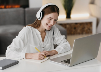 Tám lý do tại sao bạn nên học tiếng Anh trực tuyến